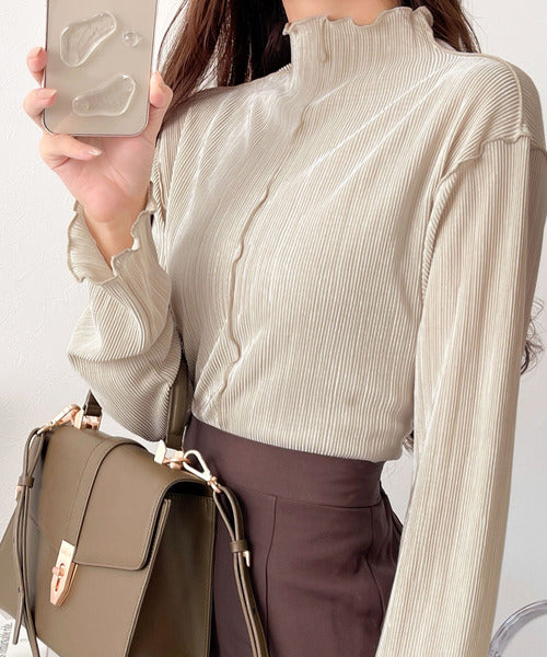 上品な光沢感。2wayメロープリーツハイネックトップス ce0420042