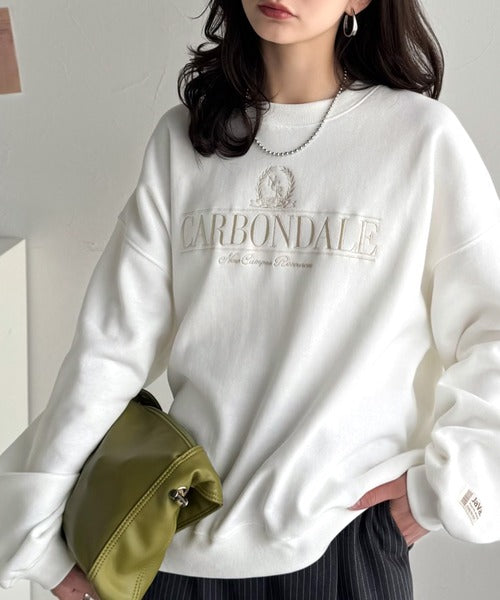 《JaVa ジャバコラボ》微配色刺繍の上品ロゴデザイン。刺繍カレッジロゴ裏起毛スウェット jv1330040