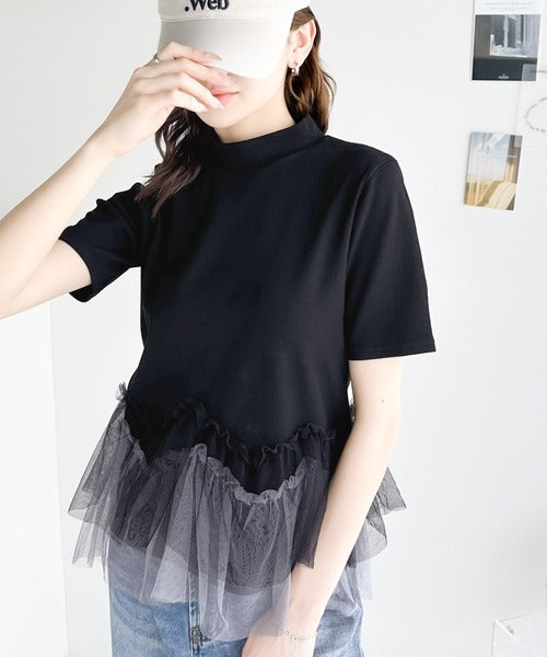 甘さの中にカジュアル要素も取り入れた1枚。チュールフリルモックネックTシャツ ce1010304