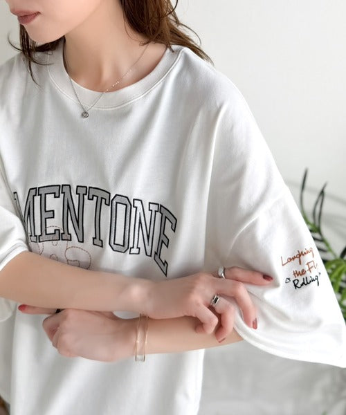 《JaVaジャバコラボ》【吸水速乾機能付き】Tシャツ派にこそ試してほしい！さらっと夏場も快適なカレッジロゴ 飛び刺繍 ミニ裏毛Tシャツ jo1150097