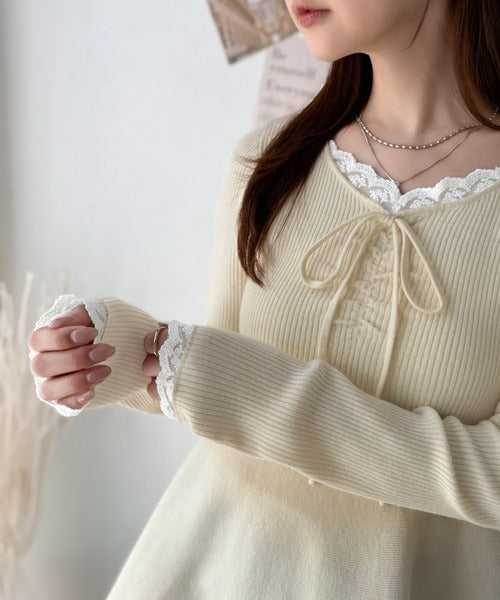【mily bilet】甘さをひとさじ、華やぐ大人ガーリー。レースレイヤード風ギャザーリボンペプラムニット（長袖） mi1359060