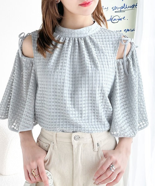 【mily bilet】大人のレトロフェミニン。袖カットアウトデザインリボン付きシアージャガードブラウス mi1019036