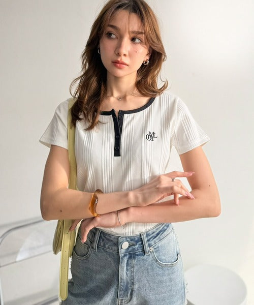 【mily bilet】洗練配色でクラスアップ。オーガニックコットンランダムテレコロゴ刺繍ヘンリーネックトップス mi1269014