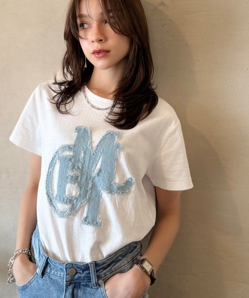 【mily bilet】遊び心を忍ばせておしゃれを一新。デニムフリンジワッペン使いTシャツ mi1329037