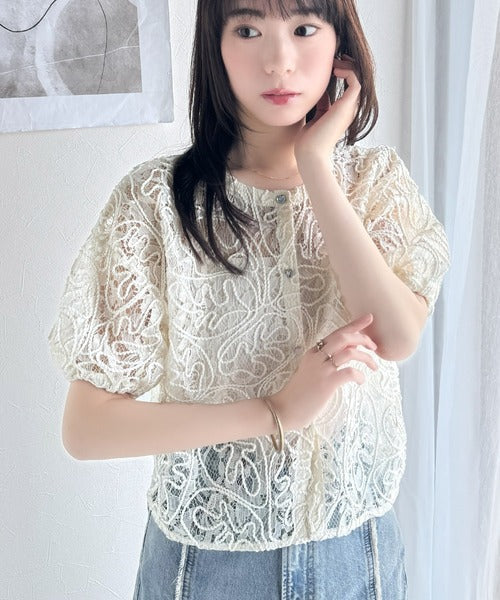 【mily bilet】大人の華やかトップス。ハートボタン使い前後2way花柄レースコード刺繍カーディガン(半袖） mi1019069