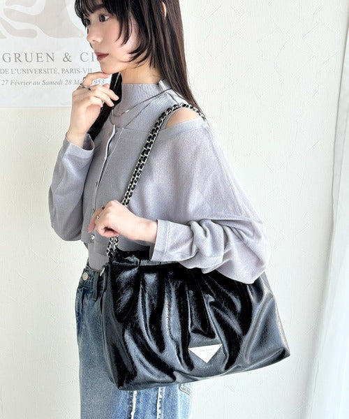 【mily bilet】洗練デザイン＆機能性。エンボス加工フェイクレザー2WAYショルダーバッグ mi1159047