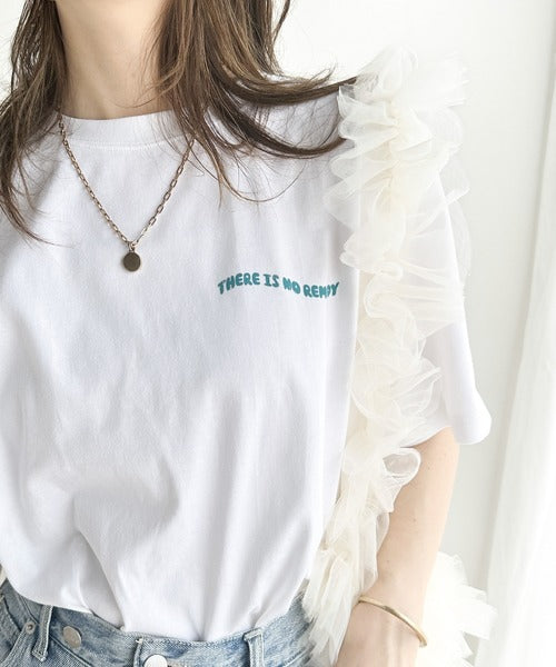 カジュアル可愛いが際立つ。綿100%バックハートロゴグラフィックプリントTシャツ mo1310046