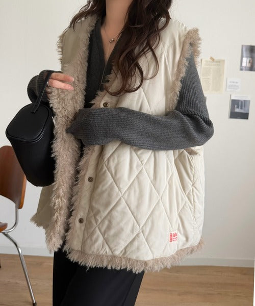 《JaVaジャバコラボ》可愛さも、こなれ感もこれ1枚で。キルティング×ボア 2wayリバーシブルVネックベスト jv1265103