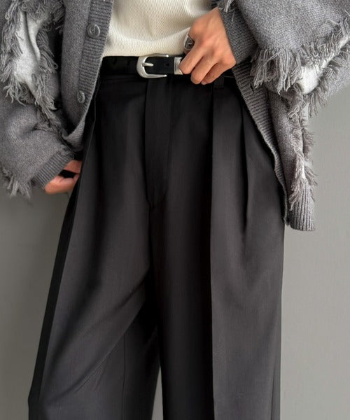 《Classical Origin》シルエットで差をつける。ツータック入りセンタープレスワイドストレートスラックス co1150113