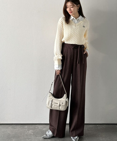 【mily bilet】一枚着るだけで、重ね着風。シャツレイヤード風ロゴ刺繍リブニットプルオーバー（長袖） mi1029172