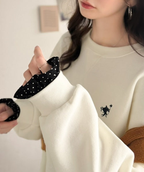 ちらっと覗くフリルで、いつものお洒落を格上げ♪袖先ドット柄フリル使い胸元刺繍入りオーバーサイズ裏起毛スウェット（長袖） ce1260636