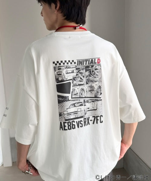 《頭文字D × JaVaコラボ》藤原拓海 vs 高橋兄弟 秋名バトルシーン グラフィック 半袖Tシャツ 【接触冷感・UVカット機能付き素材】 jo1150092