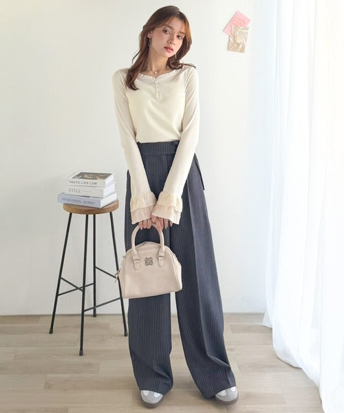 【mily bilet】大人フェミニンを叶える。袖フリルレースヘンリーネックトップス mi1359050