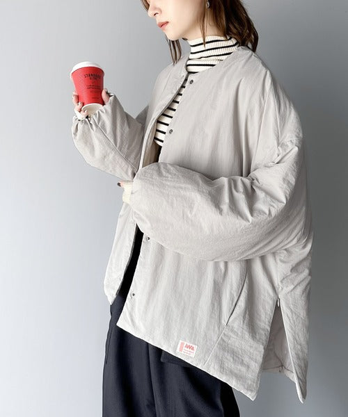《JaVa ジャバコラボ》軽くて暖かい！シャカシャカ素材サイドファスナーノーカラーブルゾン ce0420119