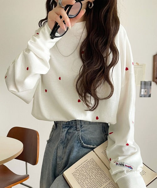 《JaVaジャバコラボ》“可愛い”がさりげなく溶け込む。袖ネーム付きミニハート総刺繍Tシャツ(長袖) jv1010498