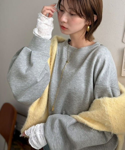 ちらっと見える甘さに、ときめく。袖ジャガードレースレイヤード タックスリーブ ダンボール素材プルオーバー（長袖） ce1330115