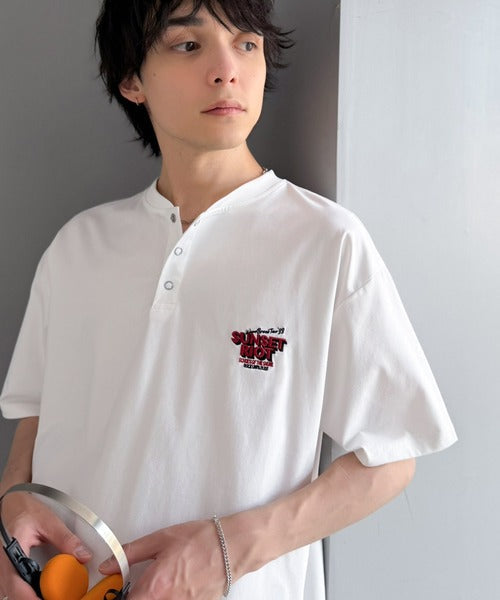 《JaVaジャバコラボ》【接触冷感機能付き】ツアーロゴ刺繍 ヘビーウェイト素材 ヘンリーネックTシャツ（半袖） jo1320023