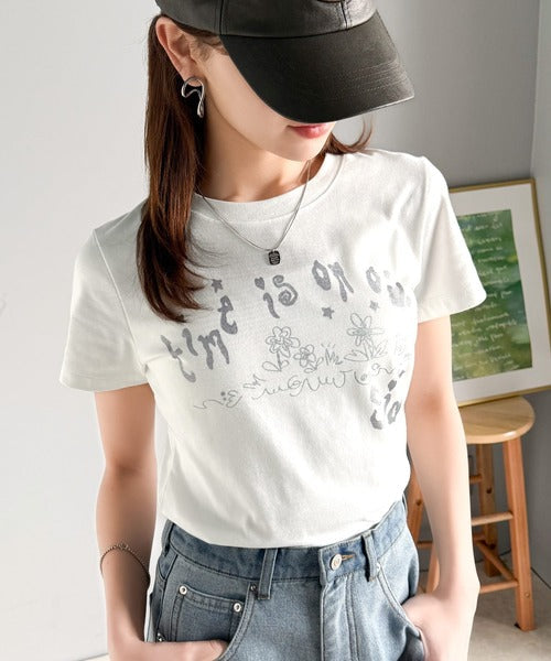 【mily bilet】大人の上品グラフティ。ハンドペイントライクシルバープリントコンパクトTシャツ mi1329023