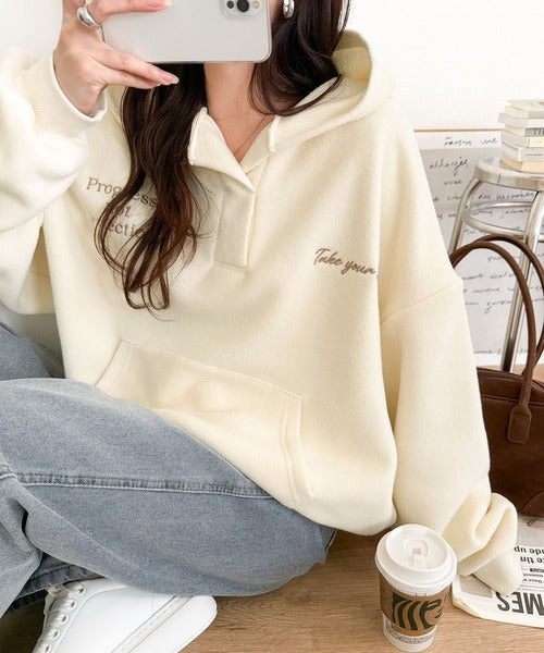 ふわっとあったか、秋冬の“欲しい”をぎゅっと♪刺繍デザインスキッパー衿フリースパーカー ce1020395
