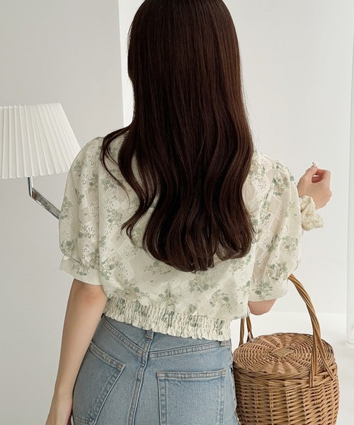 【mily bilet】スタイルアップ効果抜群♪花柄シアーレースショート丈ブラウス mi1139058