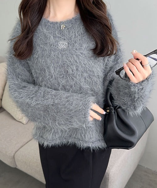 【mily bilet】愛され大人フェミニン。ポンポンフェザー胸刺繍ニット mi1029068