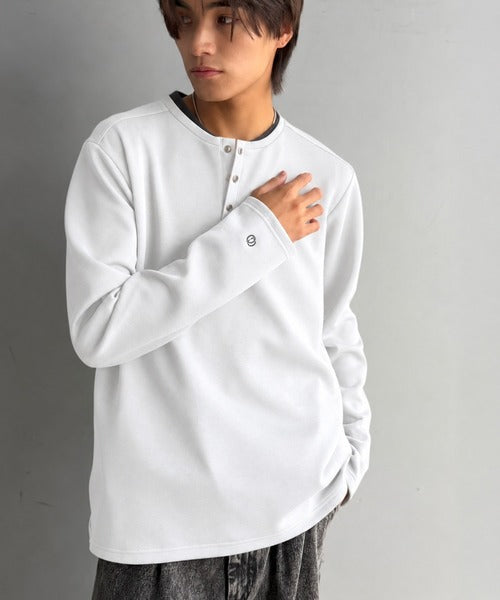《Classical Origin》首元と袖口で魅せる、大人のゆるT。ダンボール素材ドット釦ヘンリーネックTシャツ（長袖） co1010058