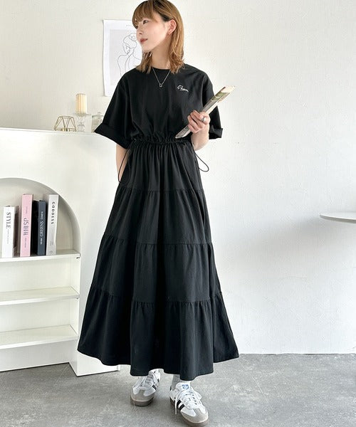 女性らしさを引き立てるデザインが魅力。胸刺繍ドロストティアードワンピース ce1260391
