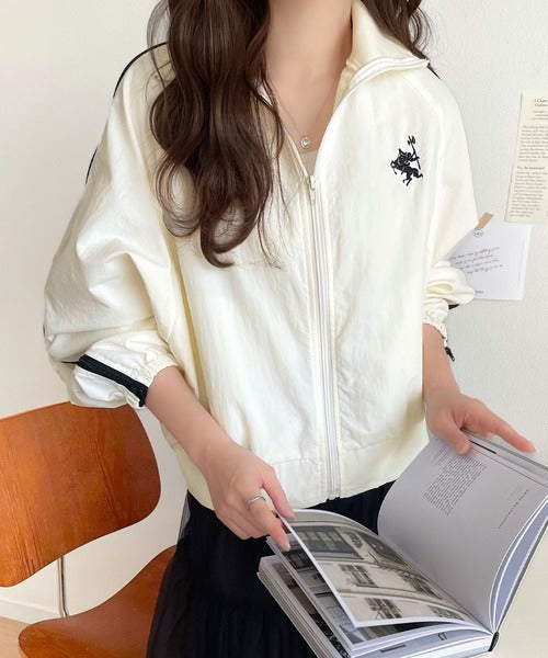 大人スポーティMIX。胸刺繍入り袖ファスナー配色ナイロンジャケット ce1010336