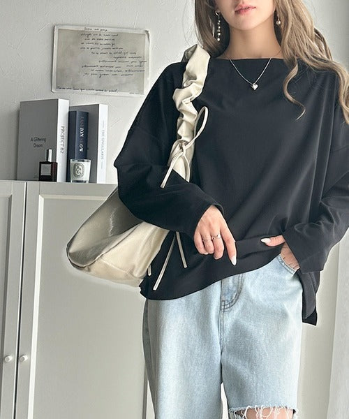 女性らしさ漂う、大人シンプル。シルケット風ボートネックロンTee ce1050246