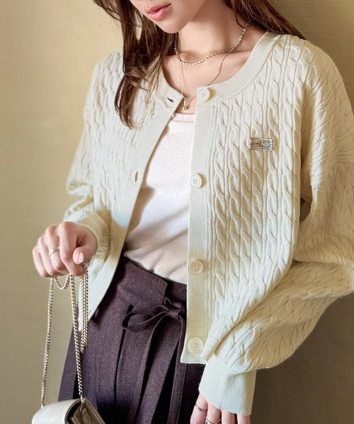 【mily bilet】やわらかな優しさ、漂う気品。前後2wayプレート使いケーブルニットカーディガン（長袖） mi1029140