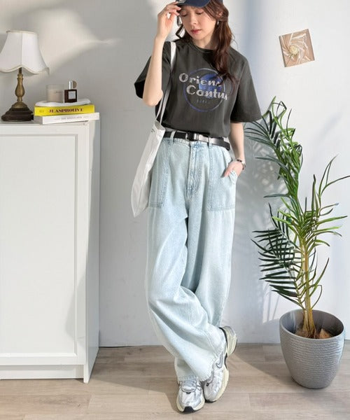 《JaVaジャバコラボ》遊びと余裕をこの1枚で。コットン100％コンパクトグラフィックロゴTEE（半袖） jv1050367