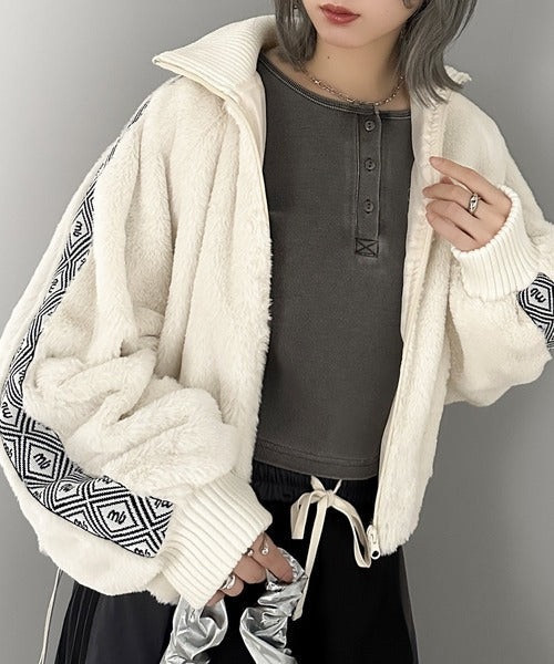 【mily bilet】上質な肌触り、スタイリッシュアウター。ジャガードテープ使いドロスト付き指穴シャギーファーブルゾン mi1019054
