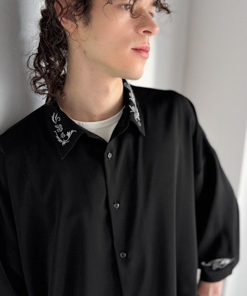 「雰囲気アガる。」衿刺繍ドレープドルマンシャツ／Embroidered Collar Draped Dolman Shirt co1010004