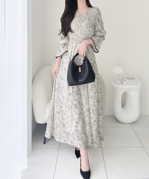 【mily bilet】着るだけで華やぐ、大人可愛い花柄ワンピース。キャンディスリーブプリーツワンピース (ロング丈) mi1139120