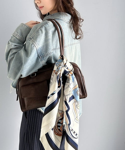 差し色が上品カワイイ♪90cm×90cmパネル柄シルクライク大判スカーフ ce1240056