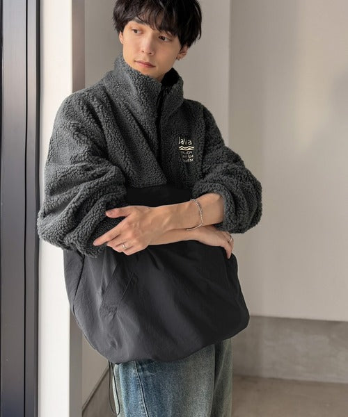 《JaVaジャバコラボ》異素材のコントラストで魅せる。ミックスネップシープボア×ナイロン切替スタンドカラーオーバーサイズブルゾン jm1260637