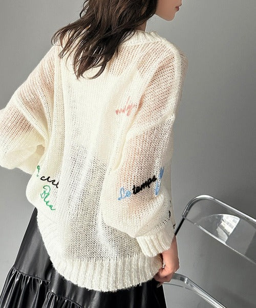 【mily bilet】女性らしさ滲み出る透け感が魅力。透かし編みランダム刺繍ルーズニット mi1029079