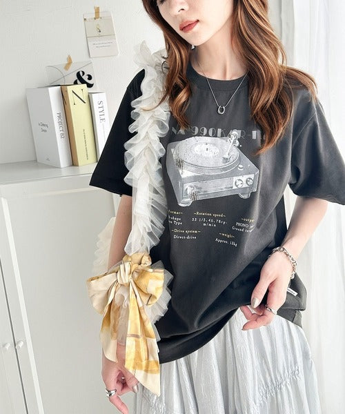 目を惹くグラフィックデザイン。綿100％レコードプレイヤーグラフィックTシャツ mo1310047