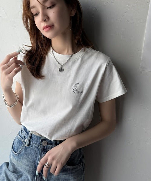 【sustaina+】オーガニックコットン100%。胸元ラメ糸ワンポイント刺繍 無地＆ボーダー柄Tシャツ（半袖） ce1260397