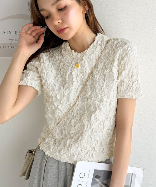 華やかな高級感を演出する。カットジャガード短丈Tシャツ（半袖） ce1050273