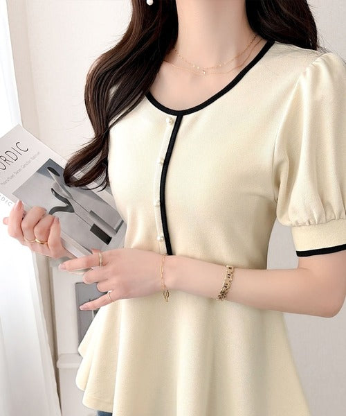 【mily bilet】上品さも可愛さも、大人バランスで。パール釦配色デザインパフスリーブペプラムトップス（半袖） mi1359051