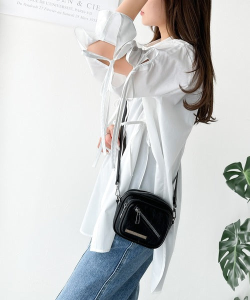 【mily bilet】お洒落なサイズ感♪エナメルフェイクレザーデザインポケットミニショルダーバッグ(斜め掛け) mi1159043