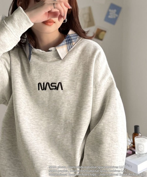 《JaVaジャバコラボ》数量限定！シンプル刺繍で着回し力抜群♪【NASAテーマ】フロントミニロゴ裏起毛スウェットトップス jv1330057