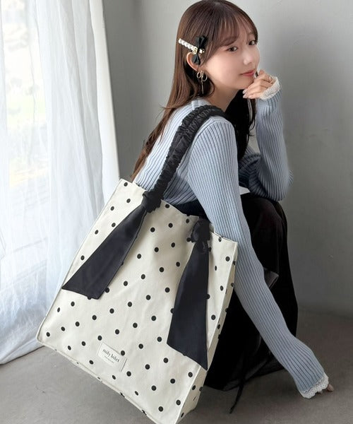 【mily bilet】こんなの待ってた！毎日のお供にも、推し活にも♪ドット柄サテンシュシュハンドルトート mi1079003