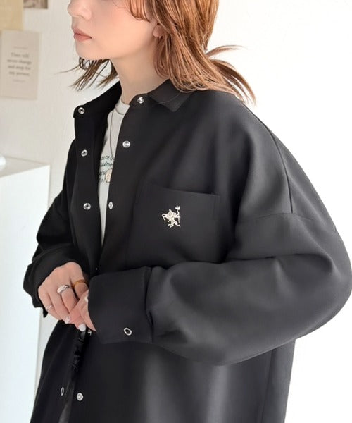 《JaVaジャバコラボ》サッと羽織って即サマになる！胸元刺繍ダンボール素材シャツジャケット jv1010558