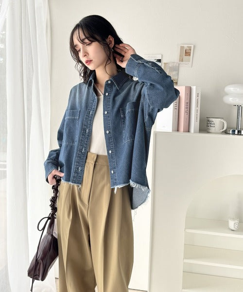 トレンド感満載！大人の抜け感を演出するヴィンテージライクデニムクロップドシャツ（長袖） ce1070126
