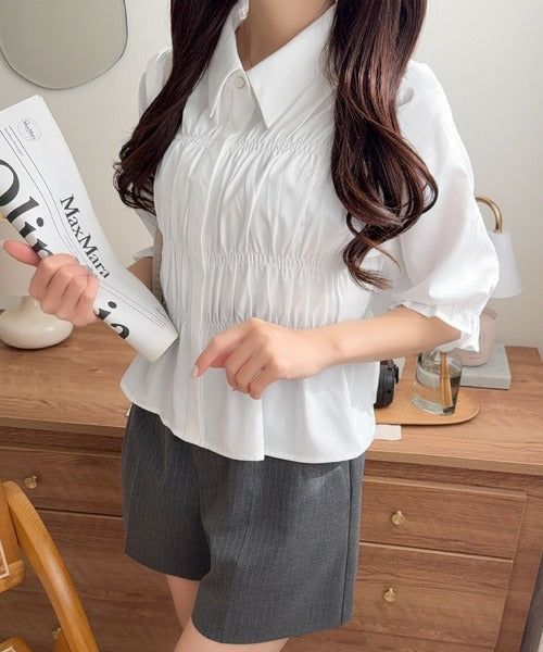 【mily bilet】甘さと上品さを兼ね備えた大人ガーリーな一枚♪ 配色襟シャーリングペプラムシャツ（半袖） mi1139107