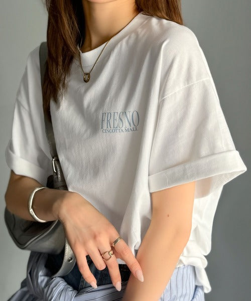 纏うだけで、洒落感アップデート◎綿100％ニュースペーパーロゴプリントオーバーサイズTシャツ ce1330046