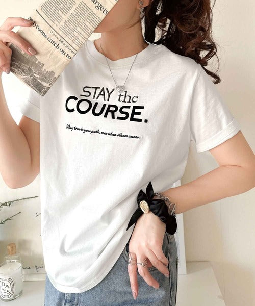 【sustaina+】シンプルなのに格上げ感抜群。オーガニックコットン100%前後2wayロゴ刺繍＆フロッキーTシャツ(半袖) ce1260399