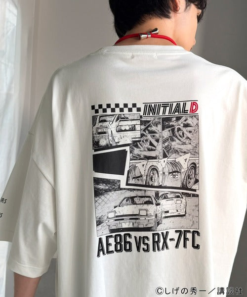 《頭文字D × JaVaコラボ》藤原拓海 vs 高橋兄弟 秋名バトルシーン グラフィック 半袖Tシャツ 【接触冷感・UVカット機能付き素材】 jo1150092